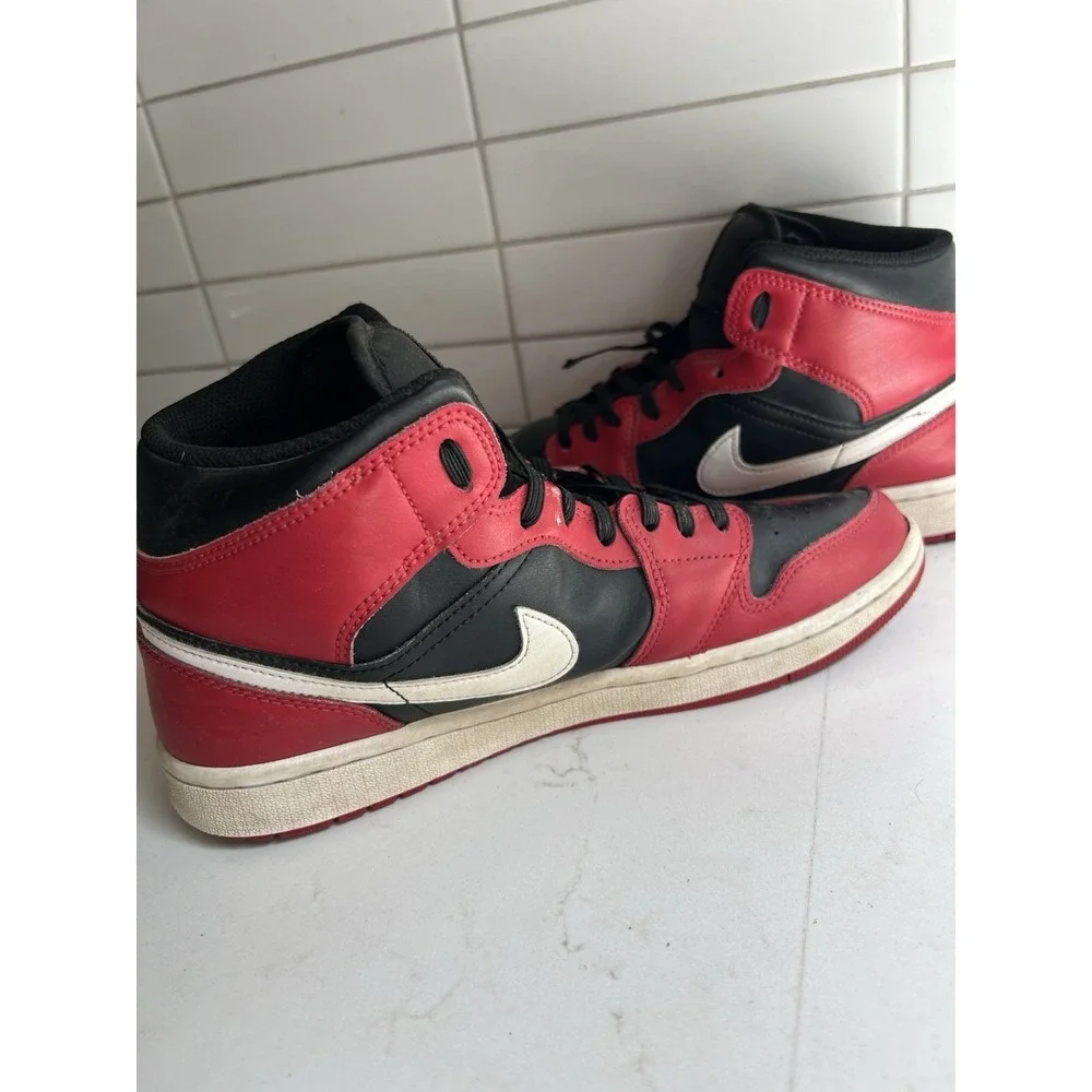 MEN'S AIR JORDAN 1 MID BLACK WHITE GYM RED SHOES DQ8426 061